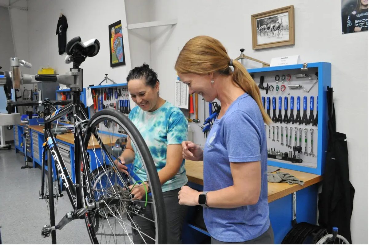 Equipe técnica especializada da Cicles Mania Curitiba